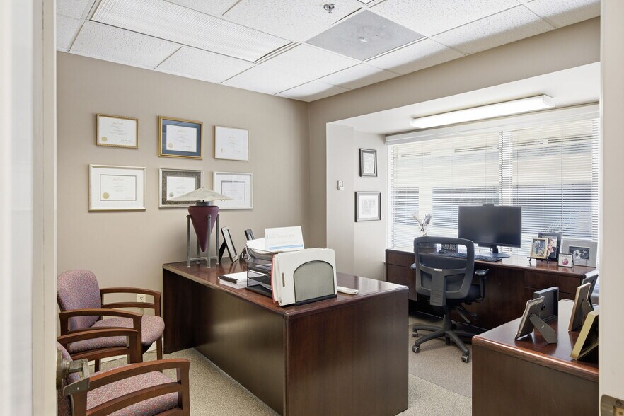 More Photos Of 1044 William Hilton Pky, Hilton Head Island Office For Sale
