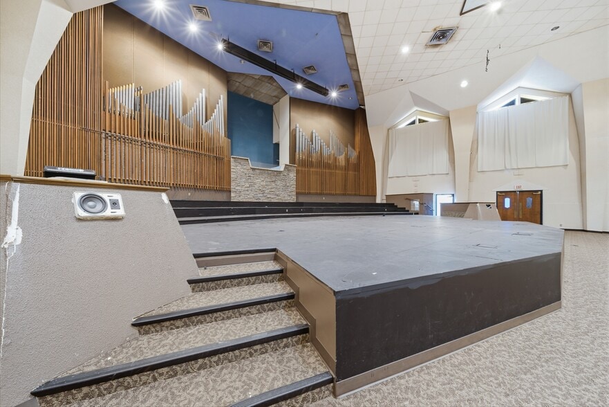 More Photos Of 1915 E 3rd St, Tulsa Religious Facility For Sale