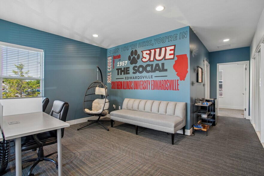 More Photos Of 1 Campus Edge Dr, Edwardsville Apartments For Sale