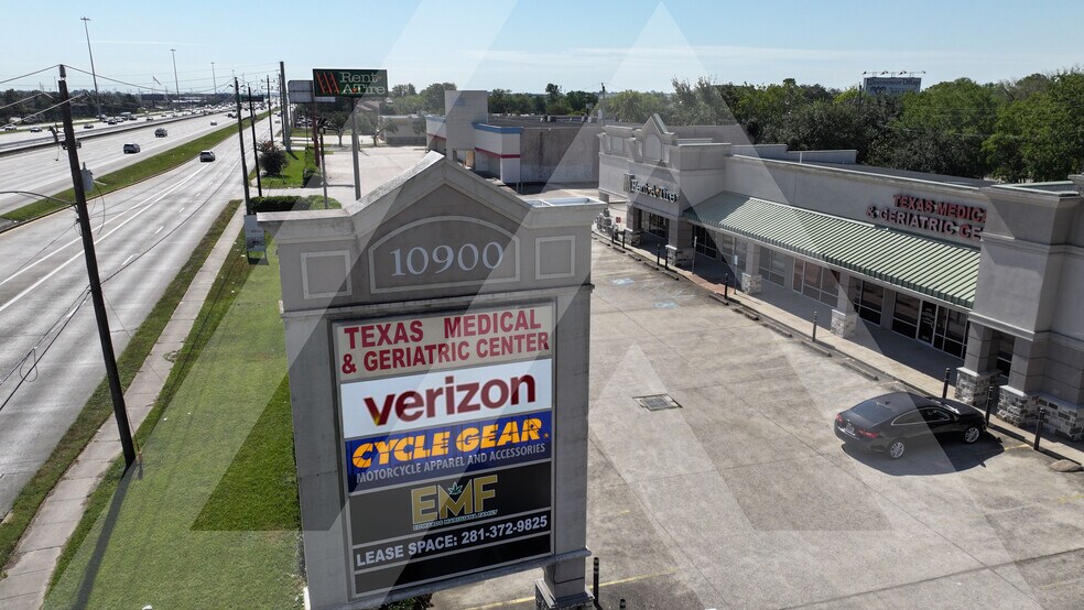 More Photos Of 10900 Gulf Fwy, Houston Unknown For Lease