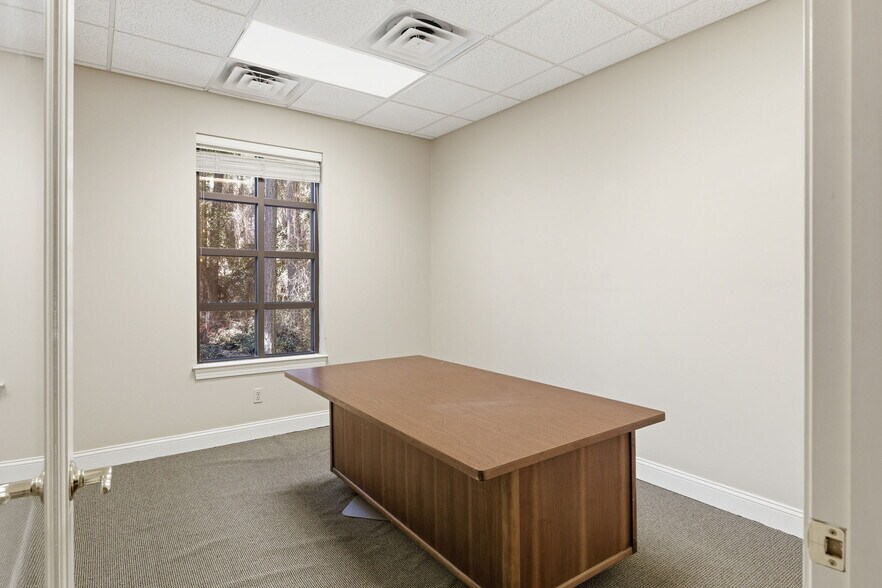 More Photos Of 70 N Main St, Hilton Head Island Office For Sale