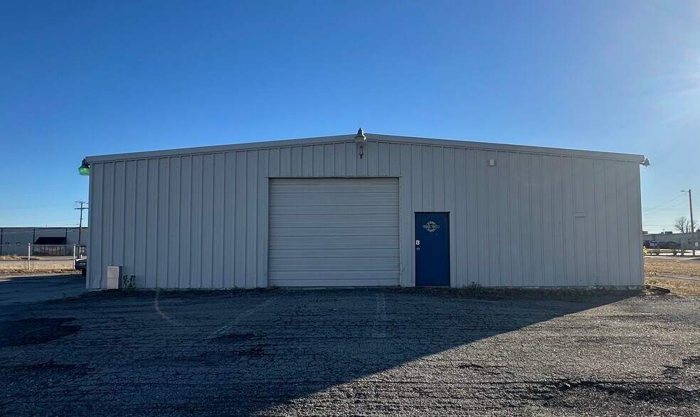 More Photos Of 8189 E 44th St, Tulsa Manufacturing For Lease