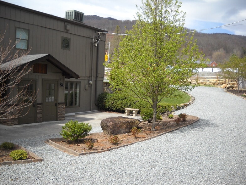 More Photos Of 444 Beech Mountain Pky, Beech Mountain Office For Lease