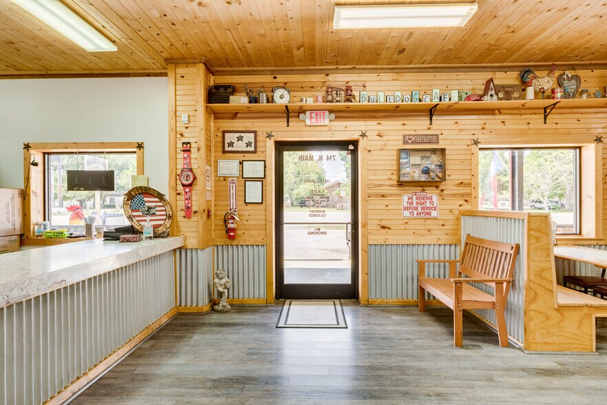 More Photos Of 714 N Main St, Sweeny Restaurant For Sale