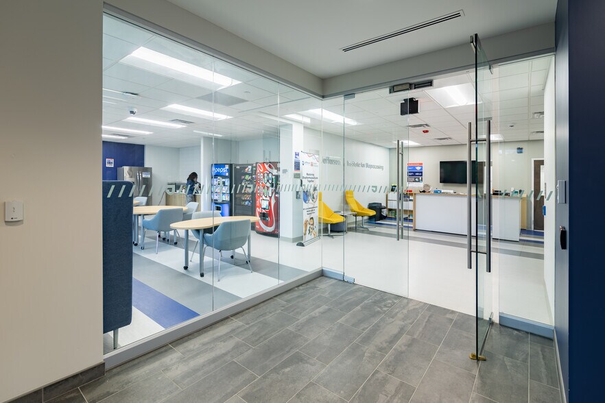 More Photos Of 727 Norristown Rd, Lower Gwynedd Research And Development For Lease