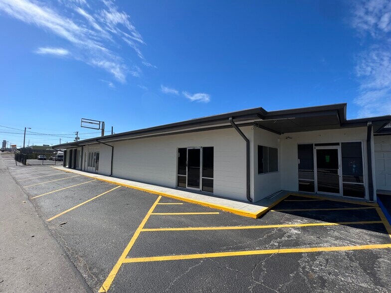 More Photos Of 8610 N Suwanee Ave, Tampa General Retail For Sale