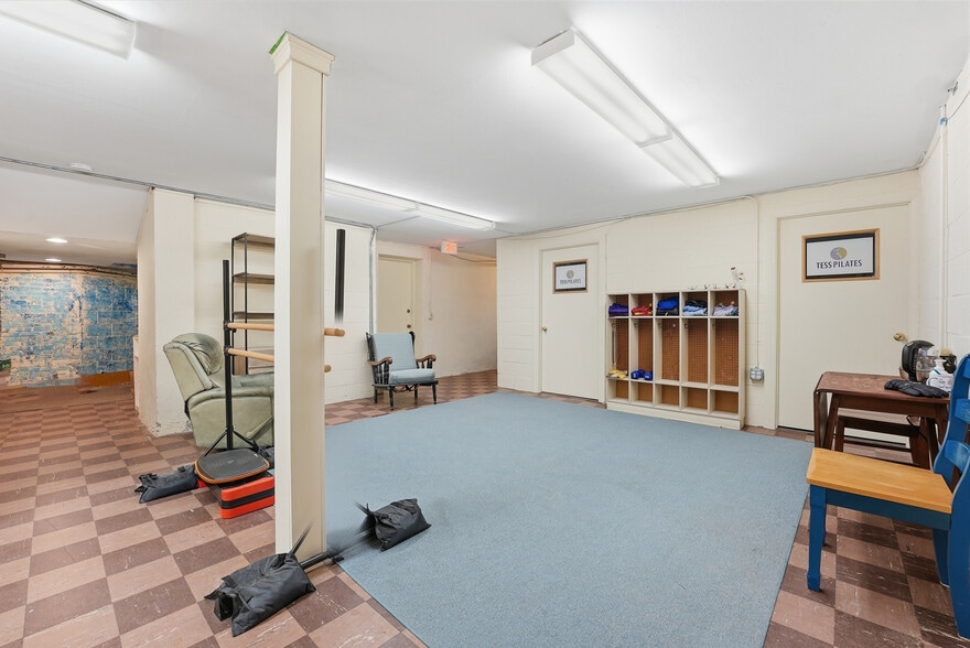 More Photos Of 461 King St, Littleton Specialty For Sale