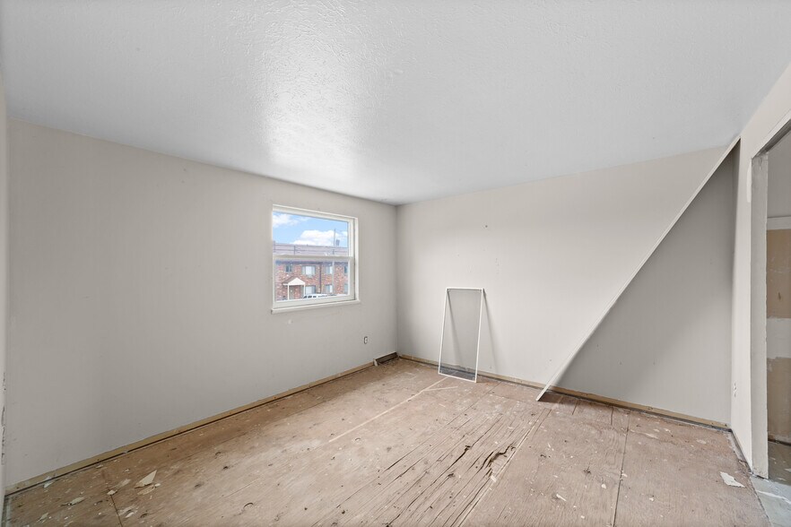 More Photos Of 3960 W Erie Ave, Lorain Apartments For Sale