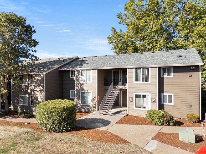 More Photos Of 13370 NW Westlawn Ter, Portland Office For Sale