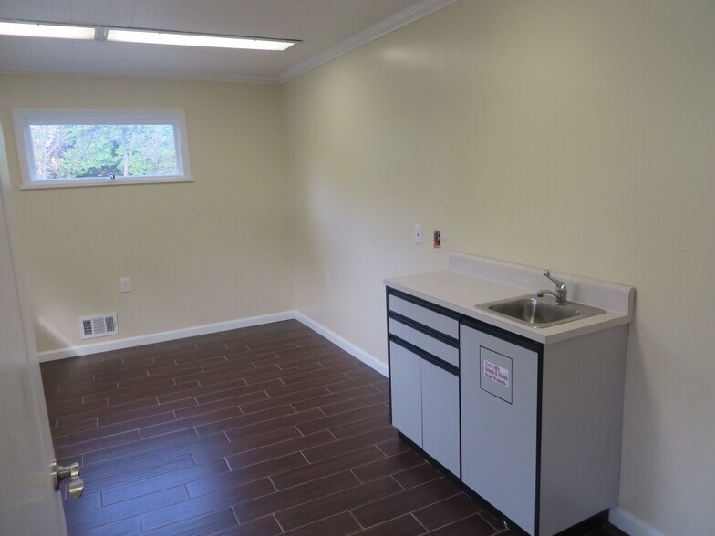 More Photos Of 286 E Main St, Somerville Medical For Lease