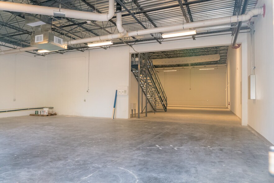 More Photos Of 1060 Goodrich Ave, Sarasota Warehouse For Sale