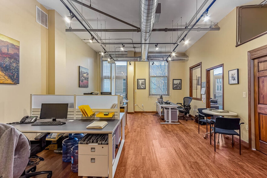More Photos Of 824 W Superior St, Chicago Office Residential For Sale