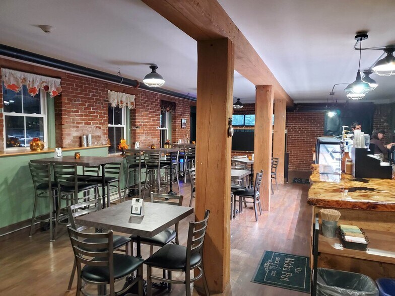 More Photos Of 42 Main St, Antrim Apartments For Lease