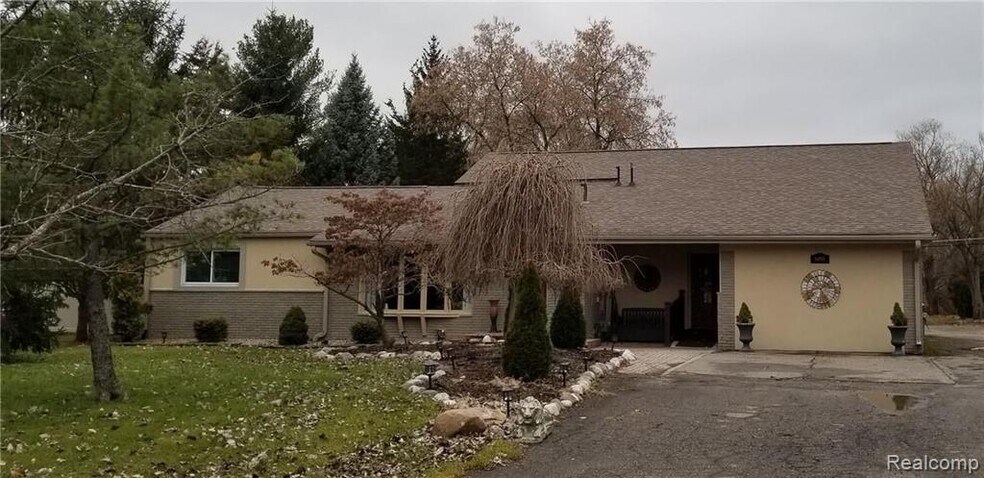 More Photos Of 23065 Canfield Ave, Farmington Hills Assisted Living For Sale