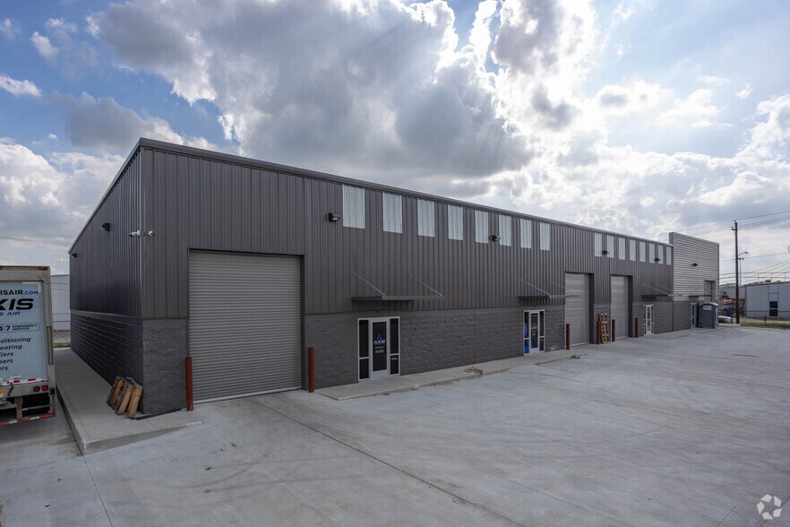 More Photos Of 8918 Winkler Dr, Houston Unknown For Lease