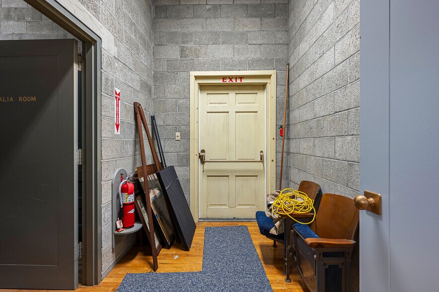 More Photos Of 27 Brandes St, Webster Office For Sale