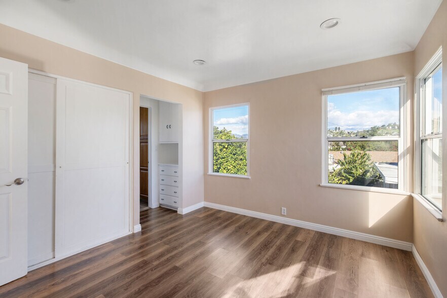 More Photos Of 2351 Cabot St, Los Angeles Apartments For Sale