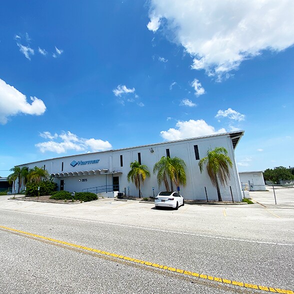 More Photos Of 2075 47th St, Sarasota Warehouse For Lease