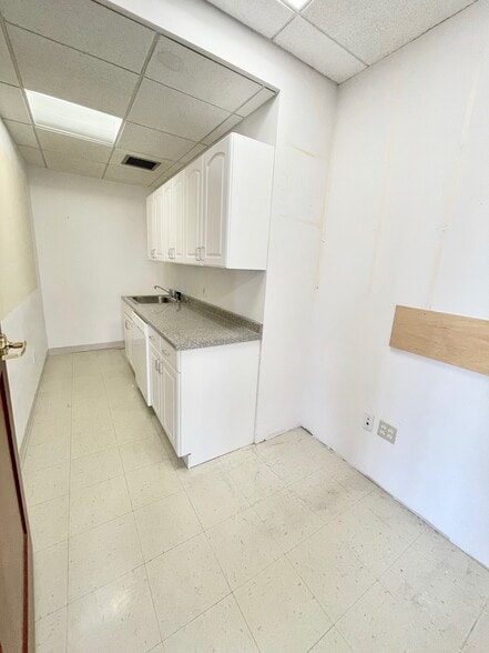 More Photos Of 81 Holly Hill Ln, Greenwich Office For Lease