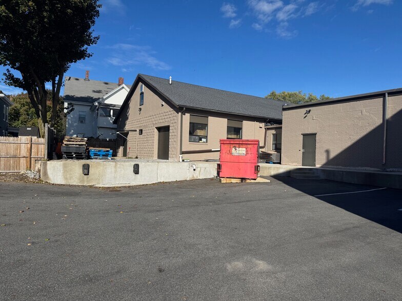 More Photos Of 817 Moody St, Waltham Medical For Lease