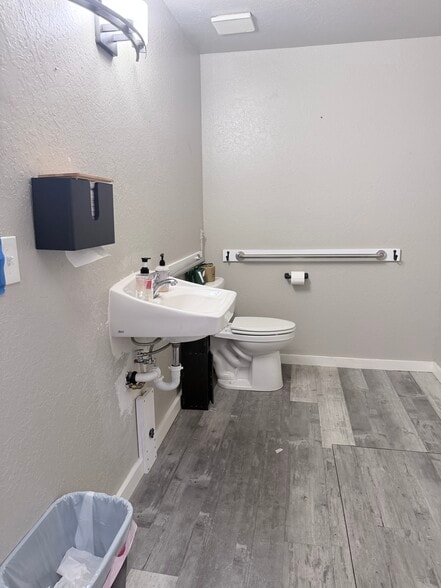 More Photos Of 328-340 Oak St, Red Bluff Storefront For Sale