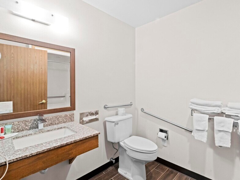 More Photos Of 1412 Warm Springs Dr, Dubois Hotel For Sale