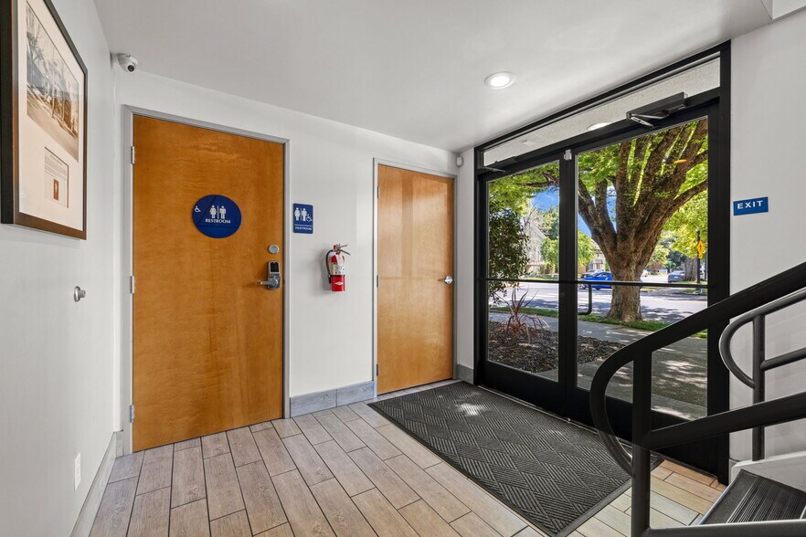 More Photos Of 2431 Capitol Ave, Sacramento Loft Creative Space For Lease