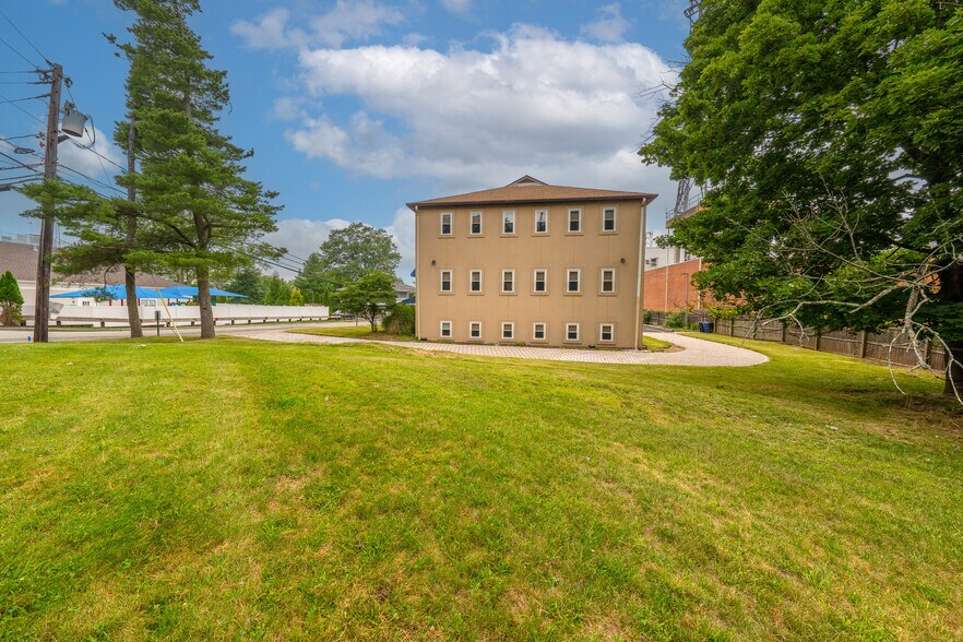 More Photos Of 8 Marcella Ave, West Orange Medical For Sale