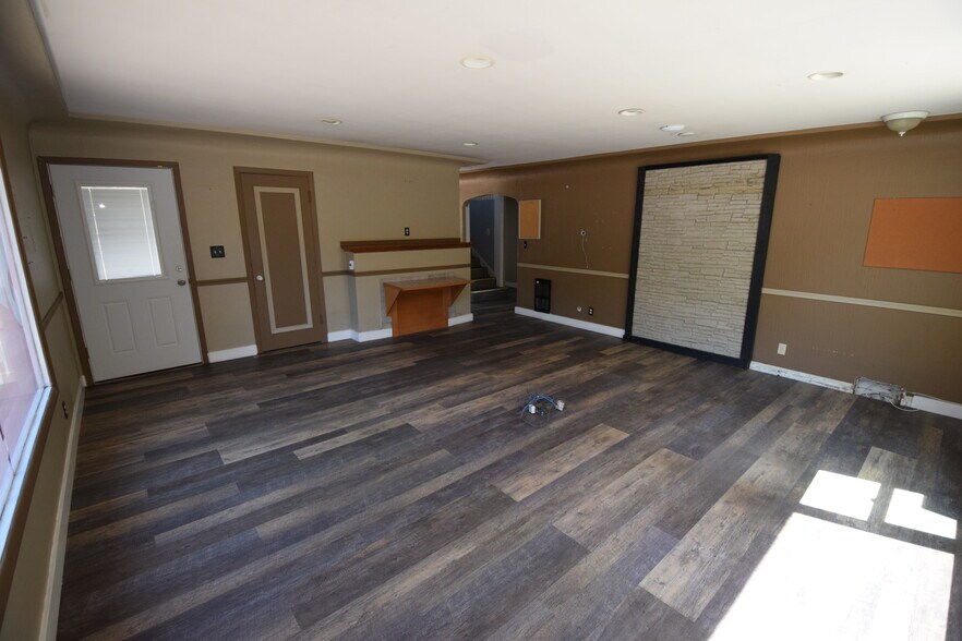 More Photos Of 7720 Pacific Hwy E, Milton Freestanding For Sale