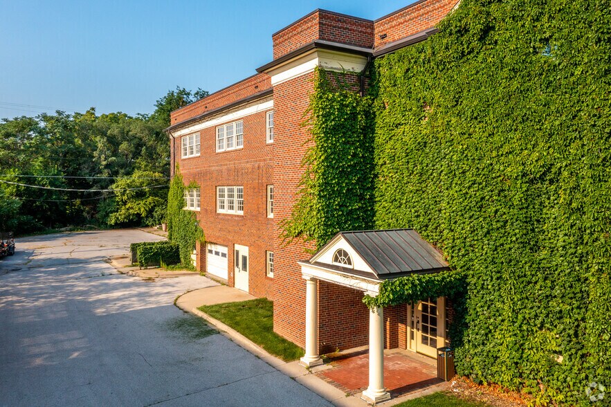 More Photos Of 2200 Grand Ave, Des Moines Office For Sale