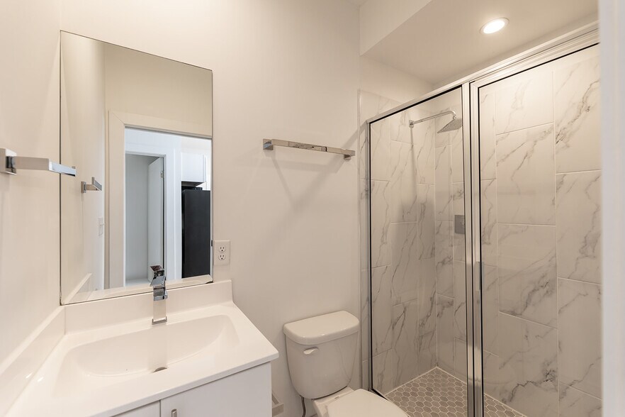 More Photos Of 1796-1800 Poplar Ave, Memphis Apartments For Sale