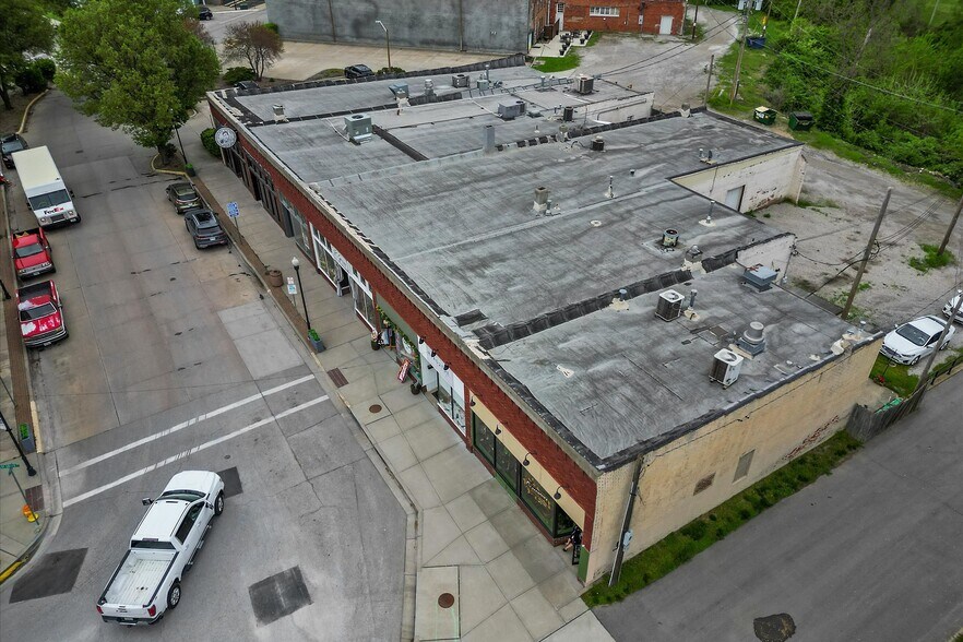 More Photos Of 453-463 S Thompson Ave, Excelsior Springs Storefront Retail Office For Sale