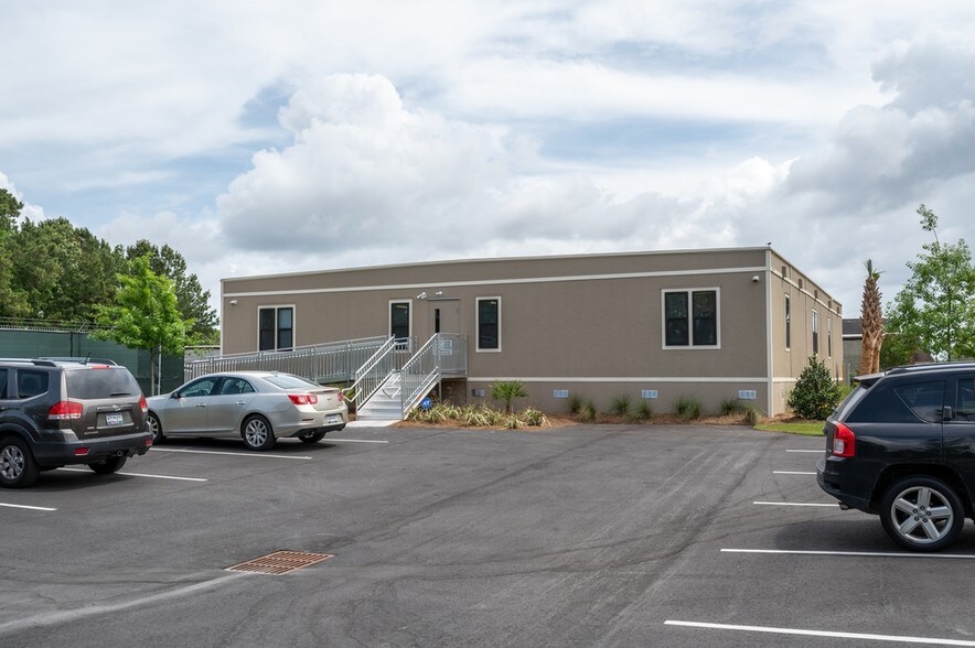 More Photos Of 2152 Melbourne Ave, North Charleston Flex For Lease
