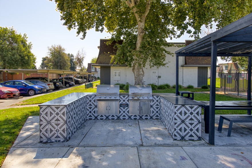 More Photos Of 10055 Terra Loma Dr, Rancho Cordova Apartments For Sale