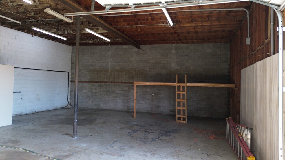 More Photos Of 2117 Broadway St, Blue Island General Retail For Lease