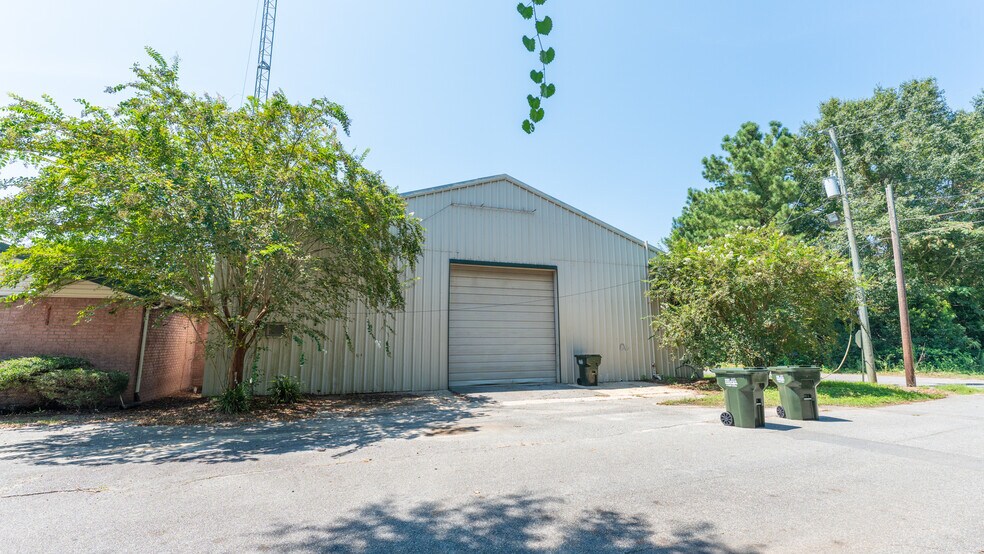 More Photos Of 510 N Walker St, Quitman Light Manufacturing For Lease