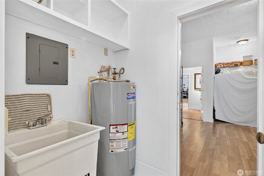 More Photos Of 112 1st Ave S, Ilwaco Storefront For Sale