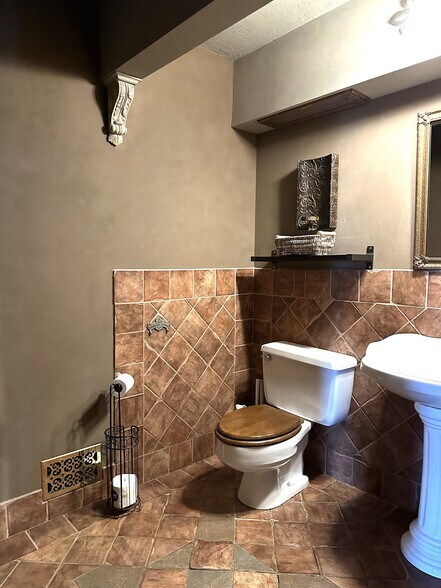 More Photos Of 912 Coolidge Rd, East Lansing Medical For Sale