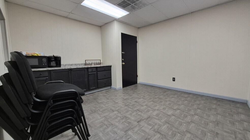 More Photos Of 8315 B Industrial, Pearland Warehouse For Lease