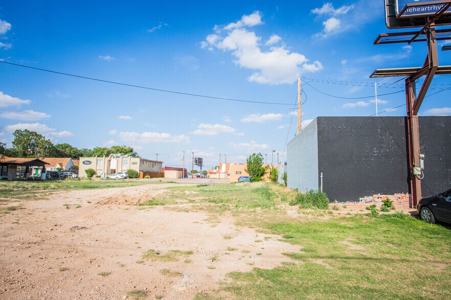 More Photos Of 1812 Avenue R, Lubbock Office For Sale