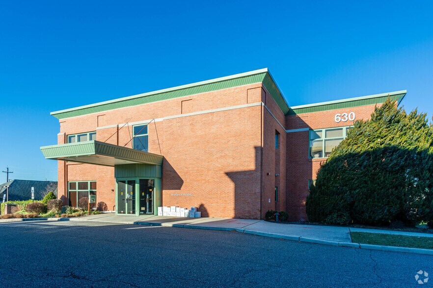 More Photos Of 630 Broad St, Carlstadt Medical For Lease