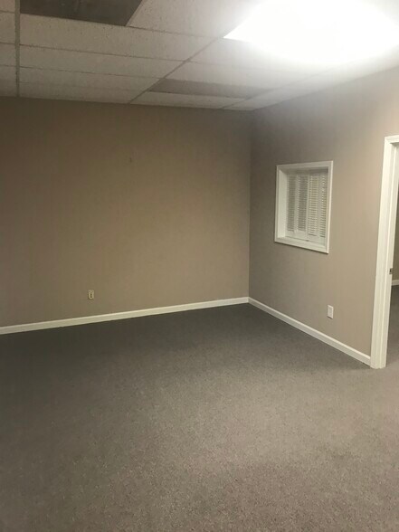 More Photos Of 232-236 Industrial Park Dr, Commerce Office For Lease
