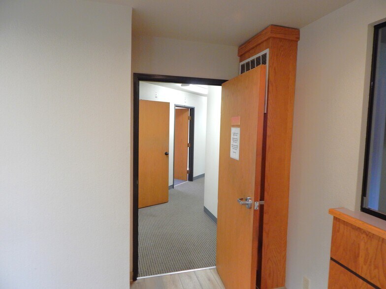 More Photos Of 272 Medical Loop, Roseburg Office For Sale