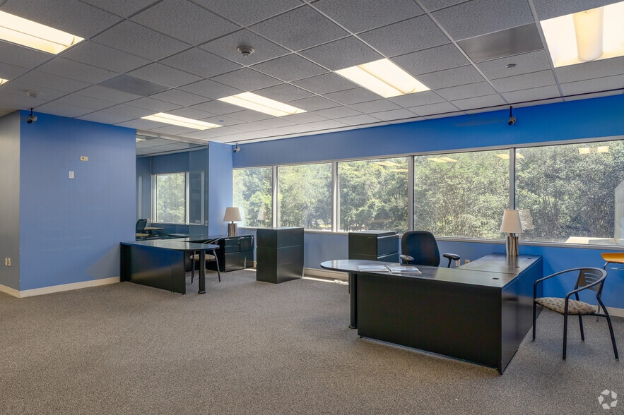 More Photos Of 11445 Compaq Center West Dr, Houston Office For Lease