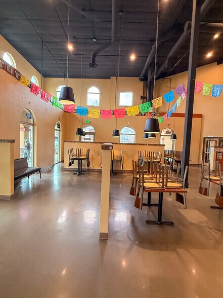 More Photos Of 1521 E Nob Hill Blvd, Yakima General Retail For Lease