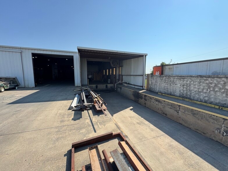 More Photos Of 1600 S Interstate Highway 45, Hutchins Distribution For Sale