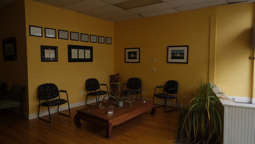 More Photos Of 442-450 Main St, Warren Storefront Retail Office For Lease