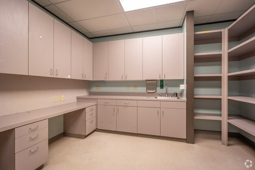 More Photos Of 17270 Red Oak Dr, Houston Medical For Sale