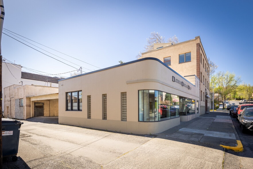 More Photos Of 412 Washington St, The Dalles Freestanding For Sale