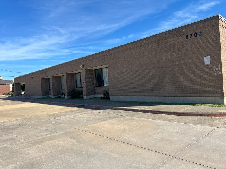 More Photos Of 4702 Saturn Rd, Garland Office For Lease
